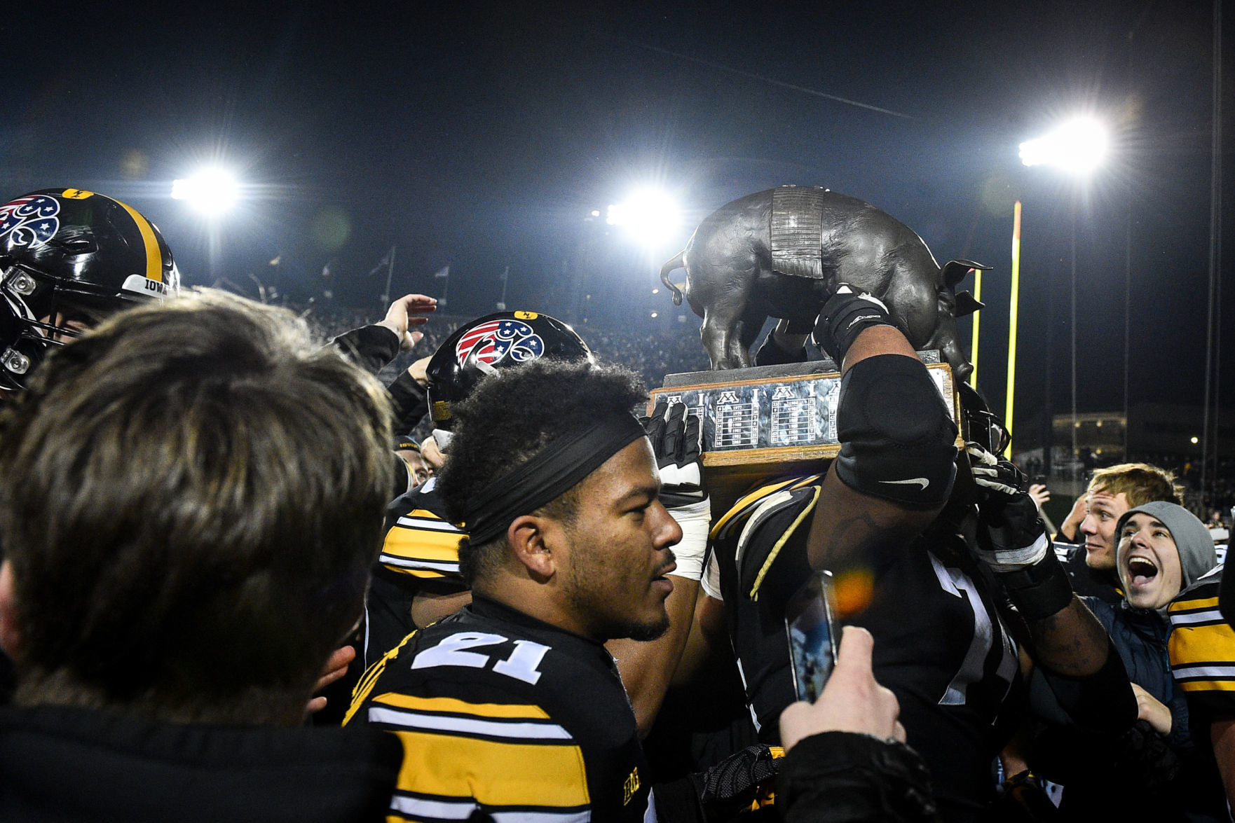 111619-qct-spt-iowa-minn-foot-167a.jpg